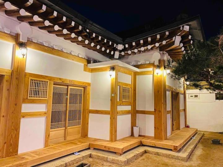 Adam Guesthouse Кьонджу Екстер'єр фото