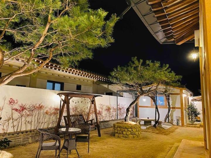 Adam Guesthouse Кьонджу Номер фото